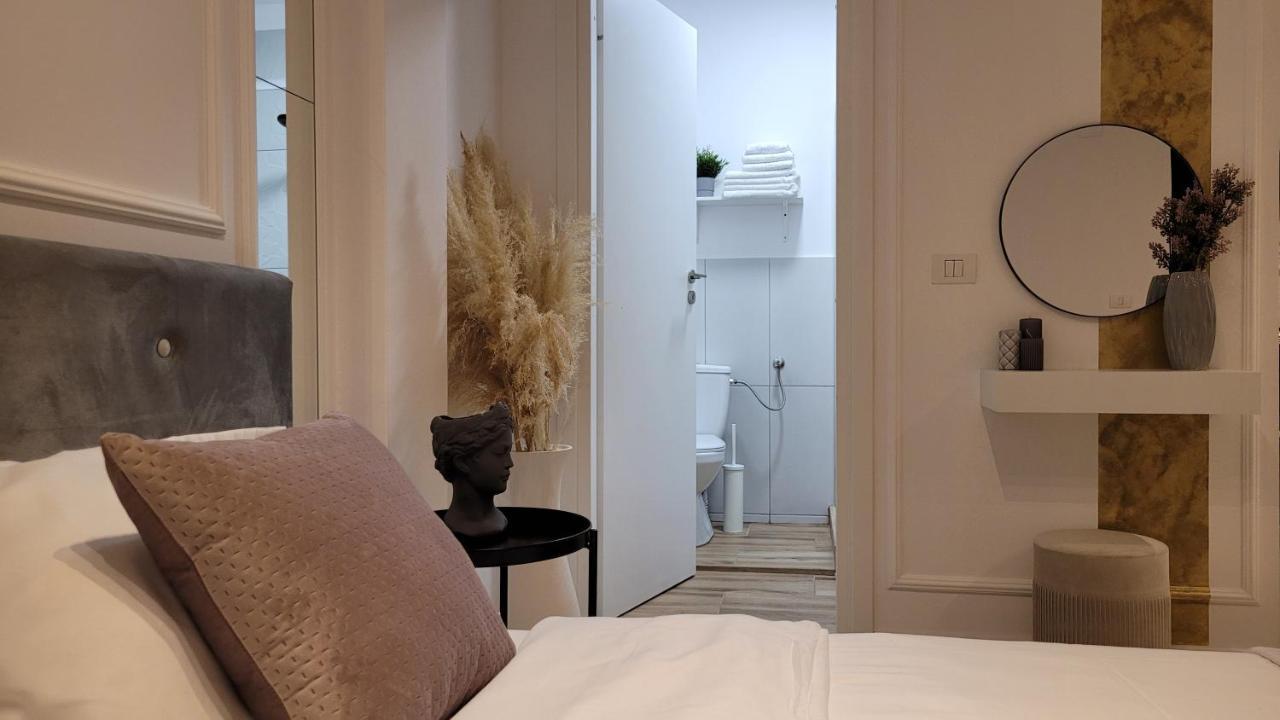 Luxury Mansion Apartment Bucharest Exterior photo