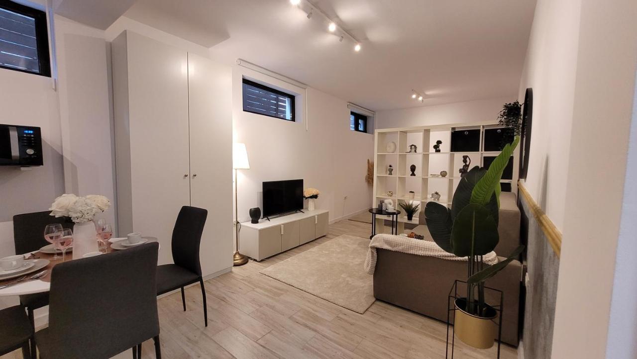 Luxury Mansion Apartment Bucharest Exterior photo